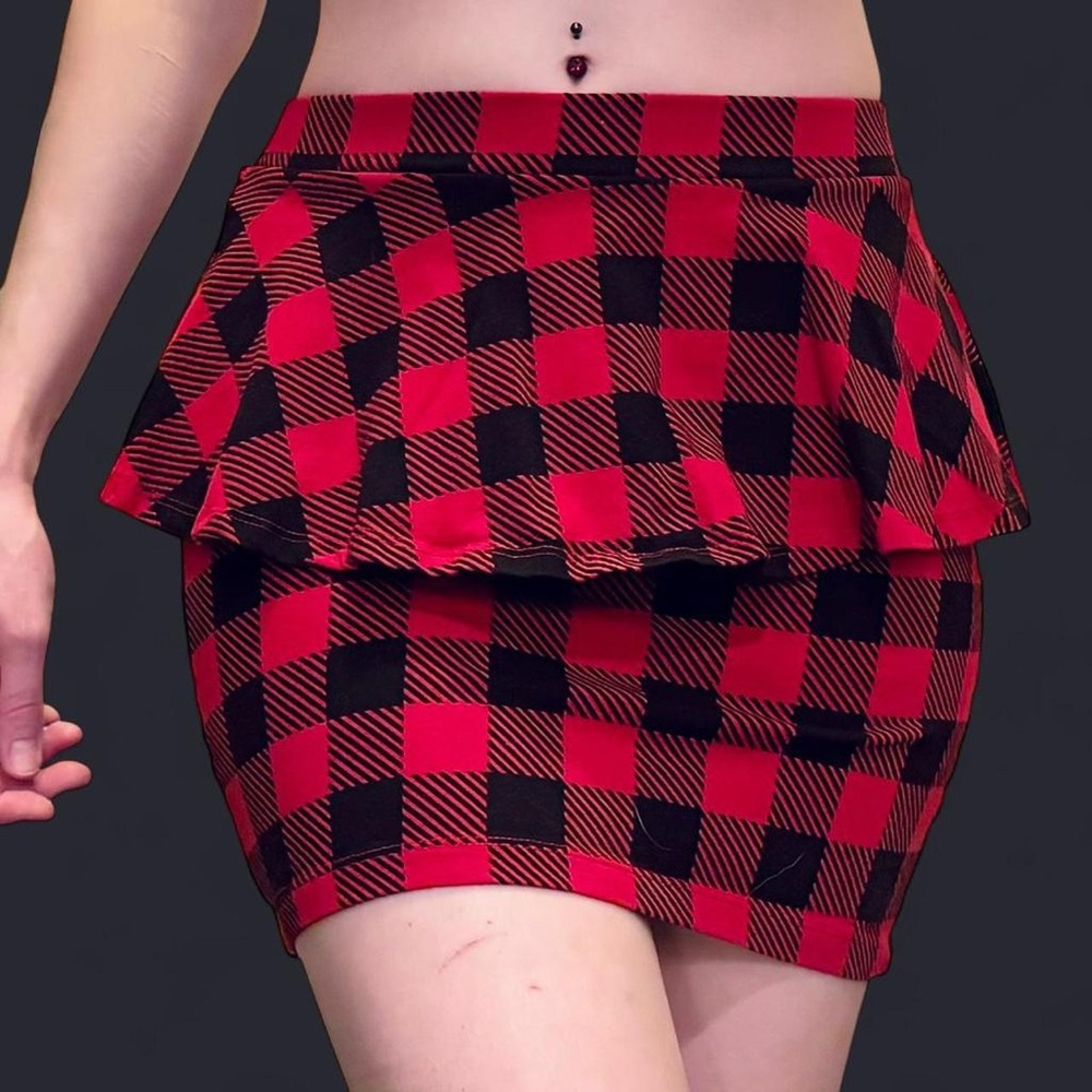 Black & Red / Plaid Ruffle Skirt / Forever 21 / A-Line Mini / Size M